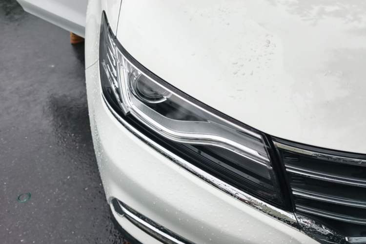 Used Roewe RX5 2016 20T Two-Wheel Drive Automatic Internet Smart Edition Right Front Headlight