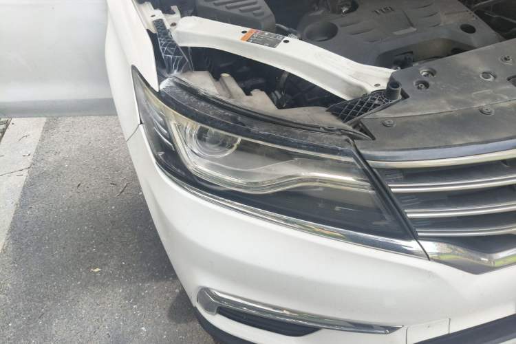 Used Roewe RX5 2016 20T Two-Wheel Drive Automatic Flagship Edition Right Front Headlight