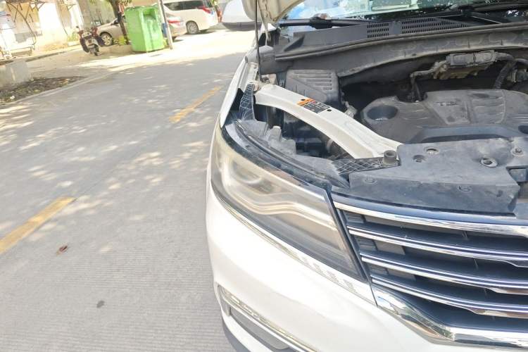 Used Roewe RX5 2016 20T Two-Wheel Drive Automatic Internet Smart Edition Right Front Headlight