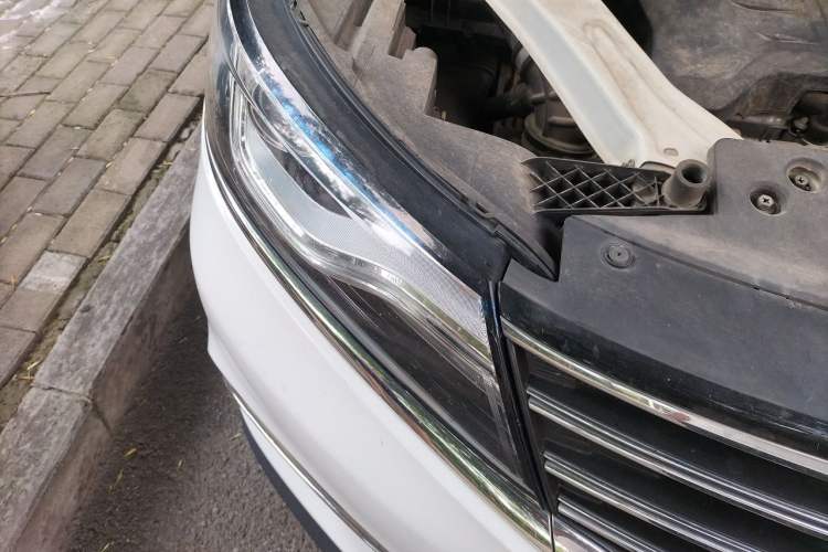 Used Roewe RX5 2016 20T Two-Wheel Drive Automatic Internet Smart Edition Right Front Headlight