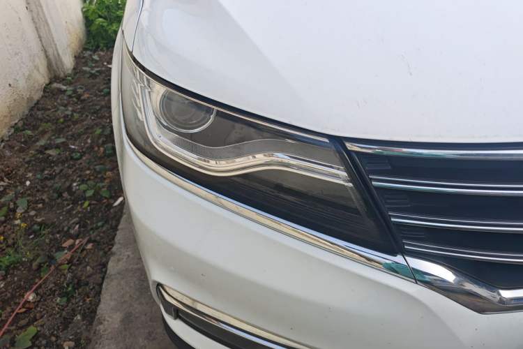 Used Roewe RX5 2016 20T Two-Wheel Drive Automatic Internet Smart Edition Right Front Headlight