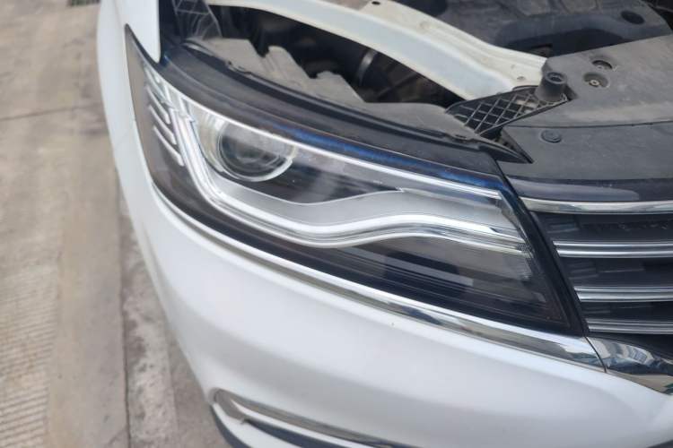 Used Roewe RX5 2016 20T Two-Wheel Drive Manual Flagship Edition Right Front Headlight