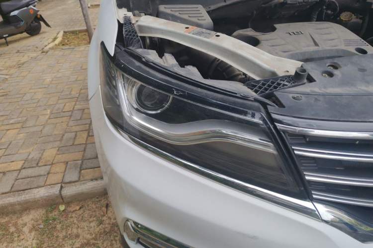 Used Roewe RX5 2016 Revised Version 20T Two-Wheel Drive Manual Transmission Luxury Edition Right Front Headlight