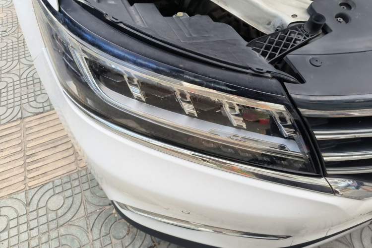 Used Roewe RX5 2016 30T Four-Wheel Drive Automatic Internet Smart Luxury Edition Right Front Headlight
