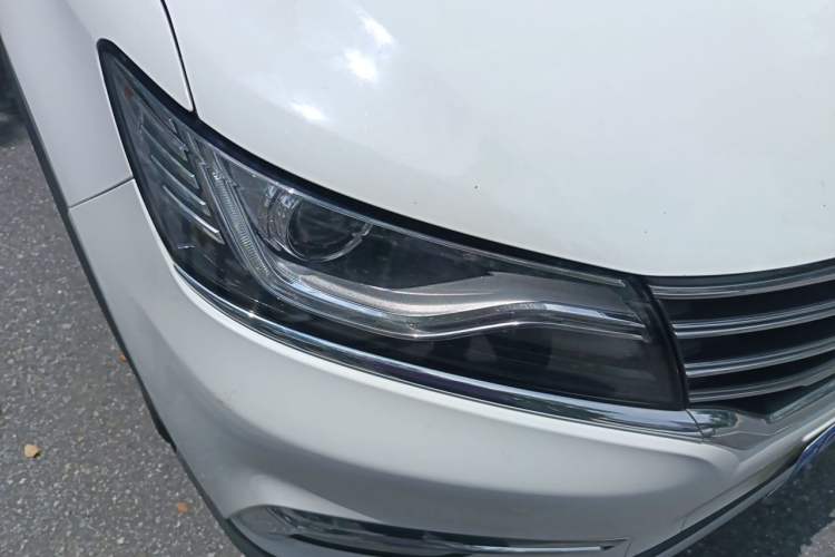 Used Roewe RX5 2016 20T Two-Wheel Drive Automatic Internet Smart Edition Right Front Headlight