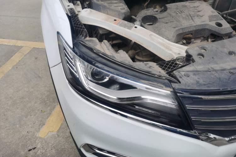 Used Roewe RX5 2016 20T Two-Wheel Drive Manual Flagship Edition Right Front Headlight