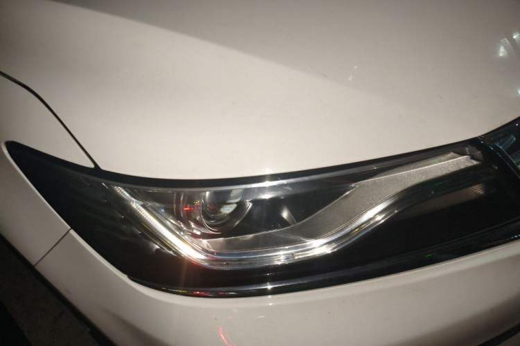 Used Roewe RX5 2016 30T Two-Wheel Drive Automatic Internet Smart Edition Right Front Headlight