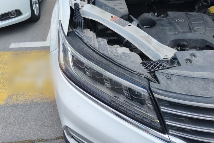 Used Roewe RX5 2016 20T Two-Wheel Drive Automatic Internet Smart Edition Right Front Headlight
