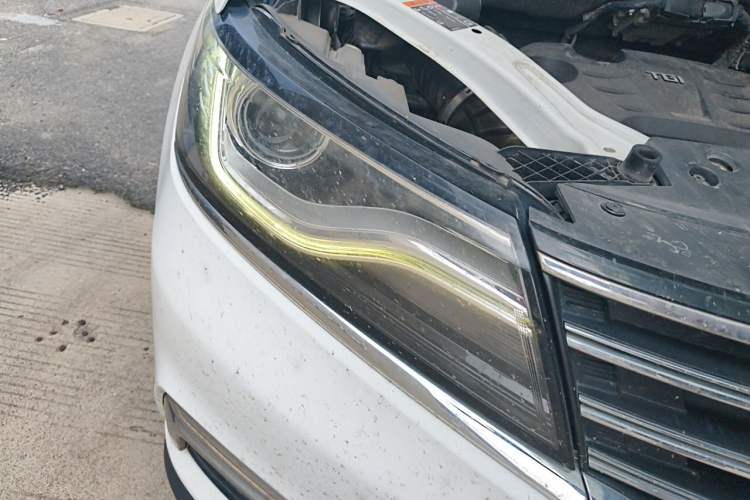 Used Roewe RX5 2016 20T Two-Wheel Drive Automatic Flagship Edition Right Front Headlight