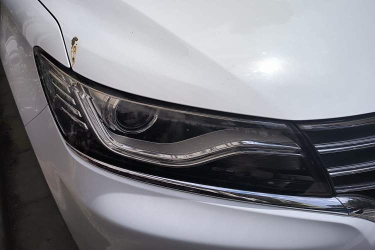Used Roewe RX5 2016 20T Two-Wheel Drive Automatic Internet Smart Edition Right Front Headlight