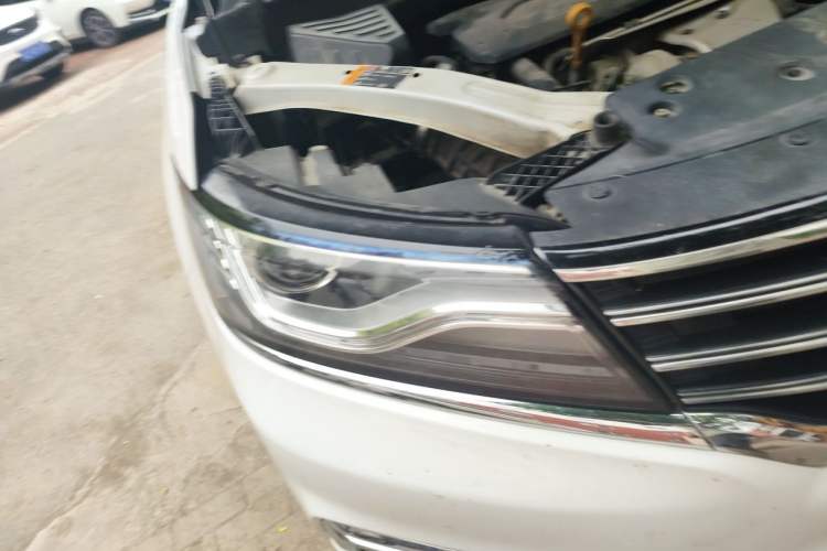 Used Roewe RX5 2016 30T Two-Wheel Drive Automatic Internet Smart Edition Right Front Headlight