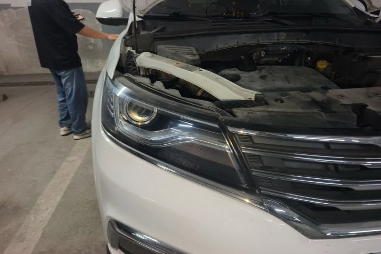 Used Roewe RX5 2016 20T Two-Wheel Drive Automatic Internet Smart Edition Right Front Headlight
