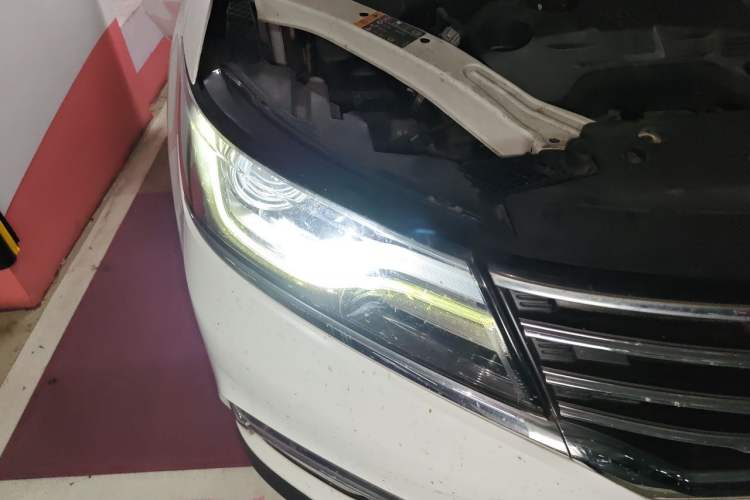 Used Roewe RX5 2016 20T Two-Wheel Drive Automatic Flagship Edition Right Front Headlight