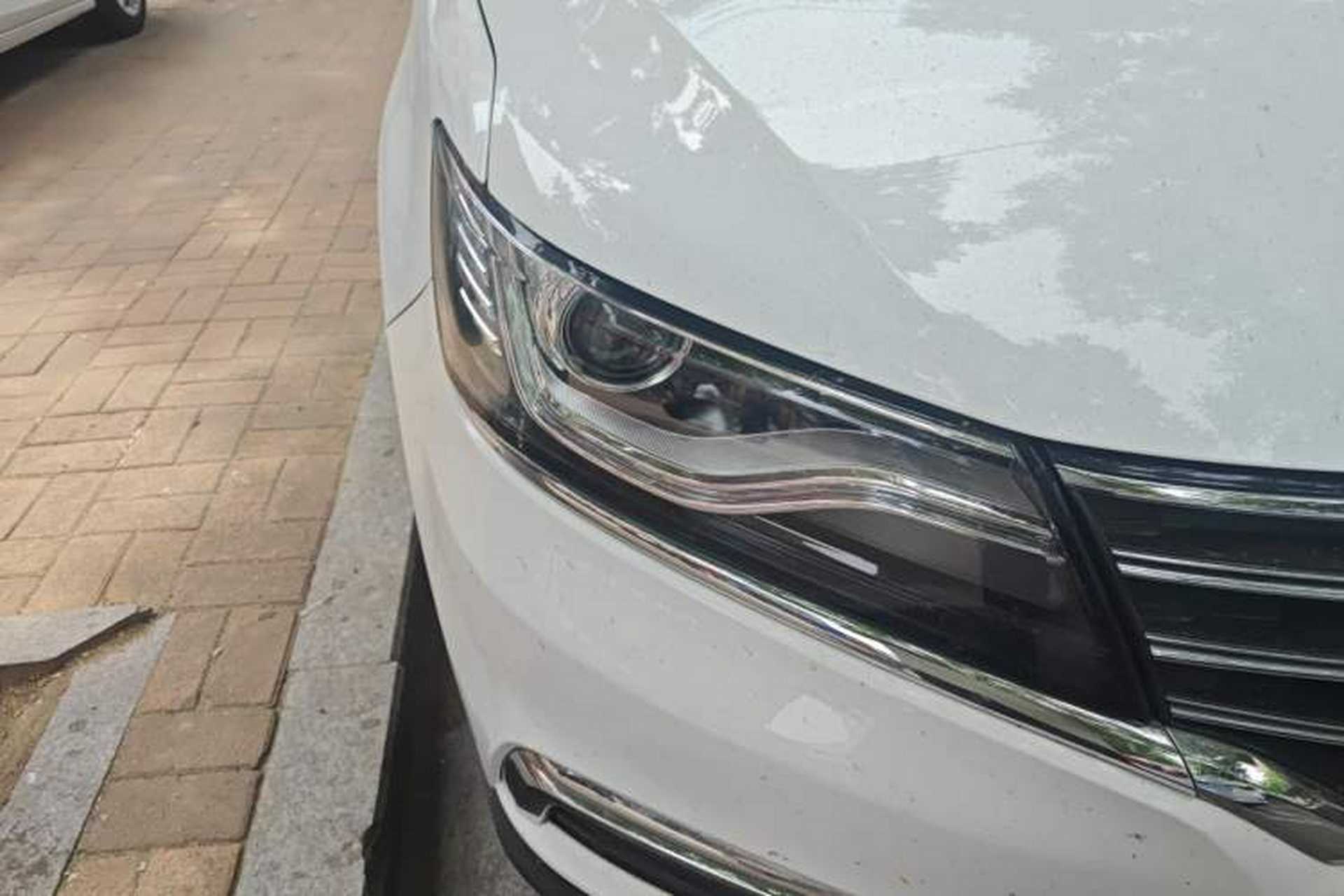 Used Roewe RX5 2016 20T Two-Wheel Drive Manual Flagship Edition Right Front Headlight