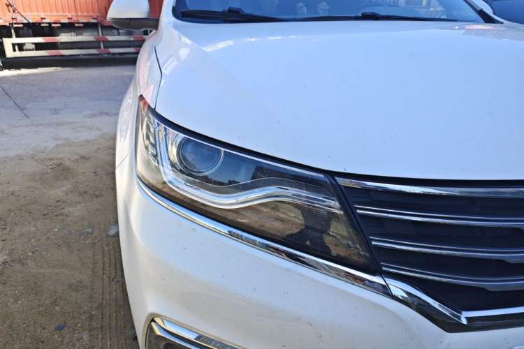 Used Roewe RX5 2016 20T Two-Wheel Drive Automatic Internet Smart Edition Right Front Headlight