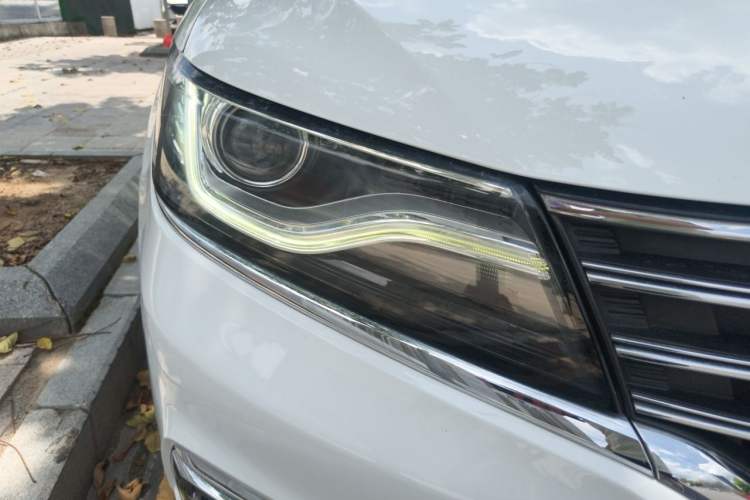 Used Roewe RX5 2016 20T Two-Wheel Drive Automatic Flagship Edition Right Front Headlight