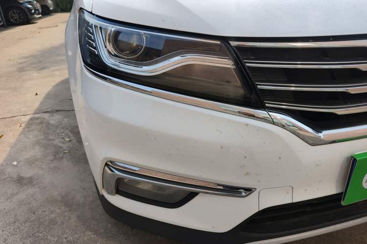 Used Roewe RX5 2016 20T Two-Wheel Drive Manual Transmission Internet Smart Edition Right Front Headlight