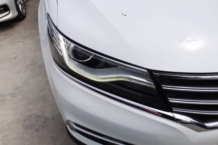 Used Roewe RX5 2016 20T Two-Wheel Drive Automatic Flagship Edition Right Front Headlight