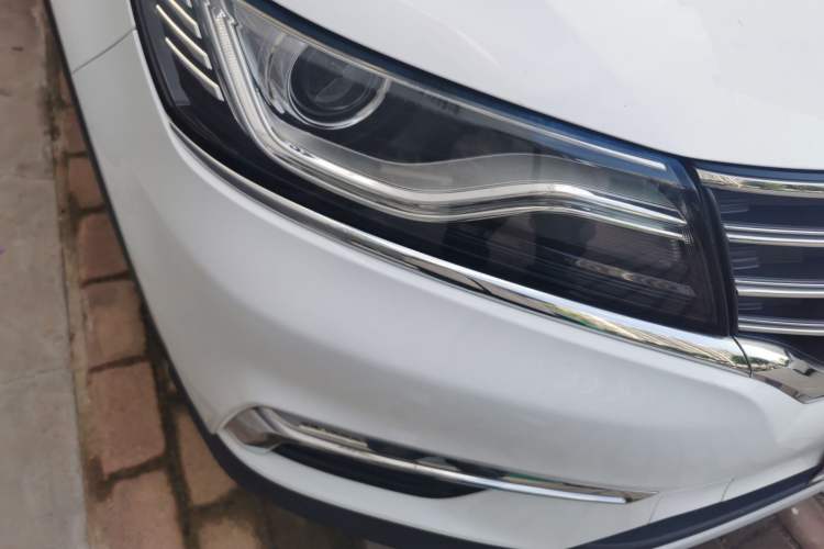 Used Roewe RX5 2016 20T Two-Wheel Drive Manual Flagship Edition Right Front Headlight