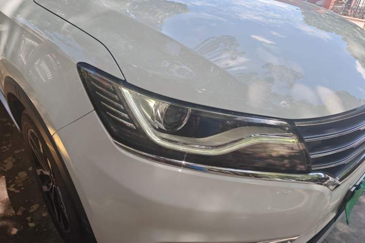 Used Roewe RX5 2016 20T Two-Wheel Drive Automatic Internet Smart Edition Right Front Headlight