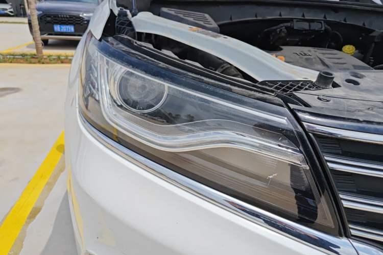 Used Roewe RX5 2016 20T Two-Wheel Drive Automatic Flagship Edition Right Front Headlight