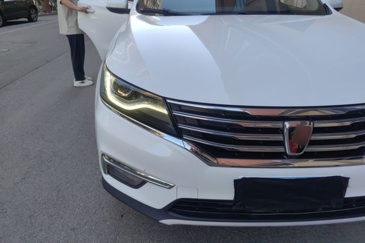 Used Roewe RX5 2016 20T Two-Wheel Drive Automatic Internet Smart Edition Right Front Headlight