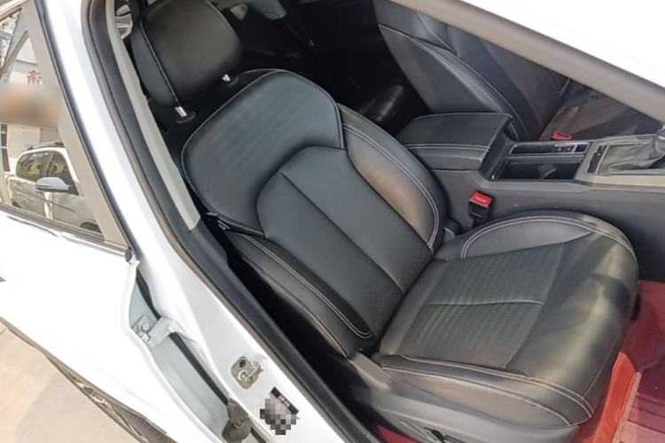 Used Roewe RX5 2016 20T Two-Wheel Drive Automatic Internet Smart Edition Right Front Seat