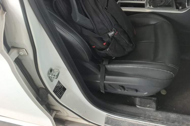 Used Roewe RX5 2016 20T Two-Wheel Drive Automatic Internet Smart Edition Right Front Seat