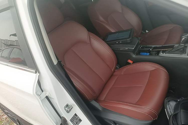 Used Roewe RX5 2016 30T Four-Wheel Drive Automatic Internet Smart Luxury Edition Right Front Seat
