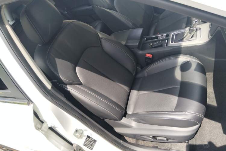 Used Roewe RX5 2016 20T Two-Wheel Drive Automatic Internet Smart Edition Right Front Seat