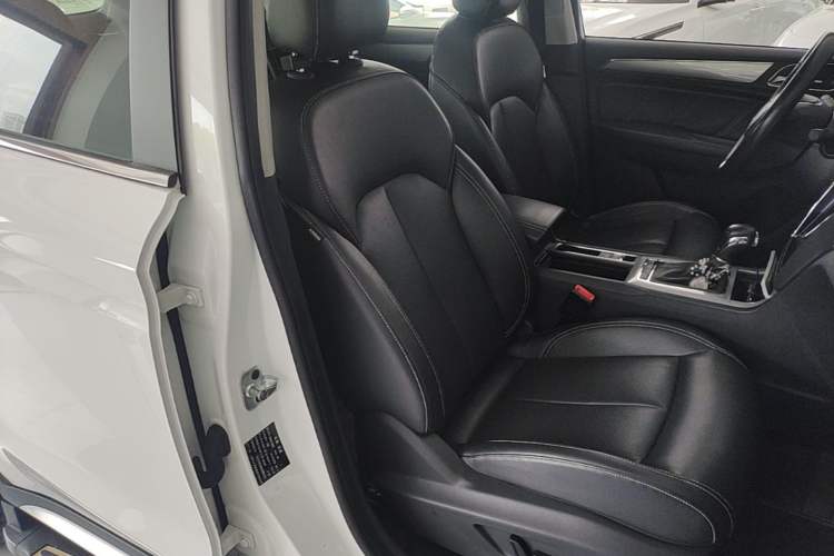 Used Roewe RX5 2016 20T Two-Wheel Drive Automatic Internet Smart Edition Right Front Seat