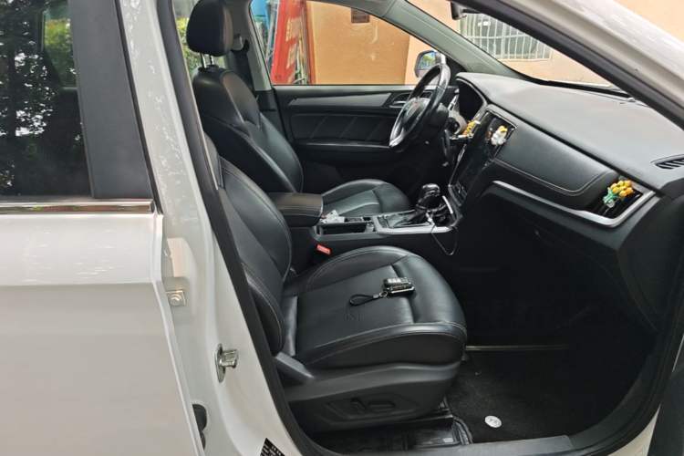 Used Roewe RX5 2016 20T Two-Wheel Drive Automatic Internet Smart Edition Right Front Seat