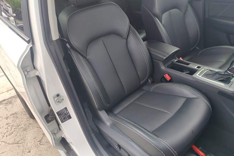 Used Roewe RX5 2016 20T Two-Wheel Drive Automatic Internet Smart Edition Right Front Seat