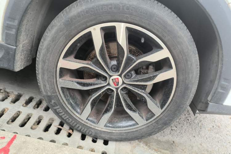 Used Roewe RX5 2016 30T Two-Wheel Drive Automatic Internet Smart Edition Right Front Wheel Hub