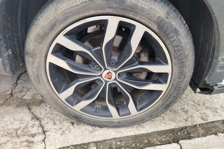 Used Roewe RX5 2016 20T Two-Wheel Drive Automatic Internet Smart Edition Right Front Wheel Hub