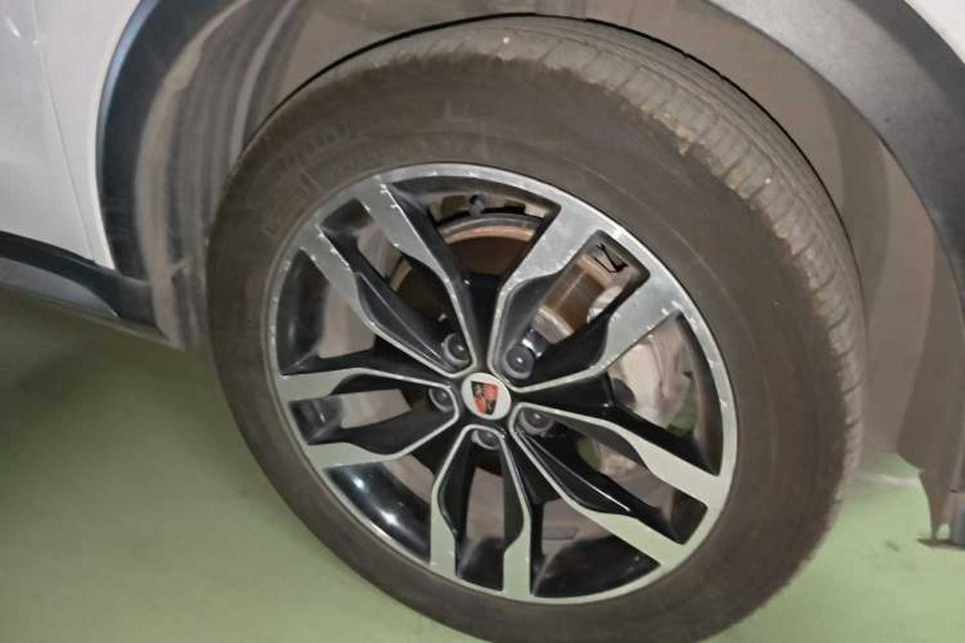 Used Roewe RX5 2016 20T Two-Wheel Drive Automatic Internet Smart Edition Right Front Wheel Hub