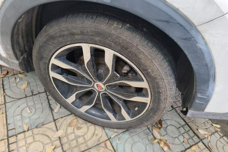 Used Roewe RX5 2016 20T Two-Wheel Drive Automatic Internet Smart Edition Right Front Wheel Hub