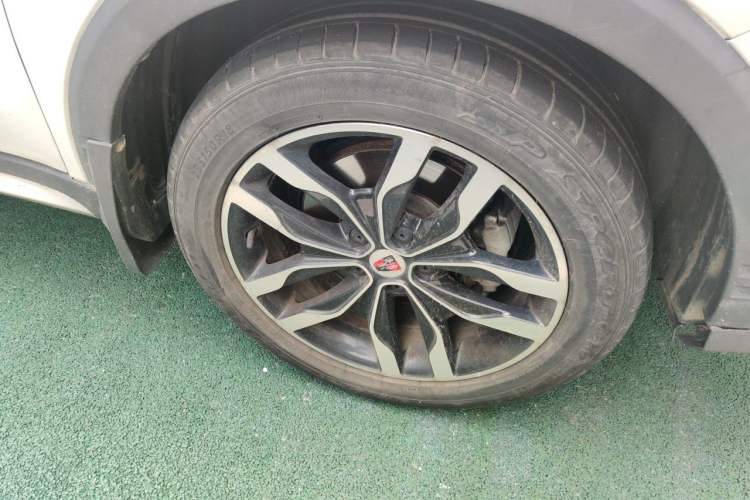 Used Roewe RX5 2016 20T Two-Wheel Drive Automatic Internet Smart Edition Right Front Wheel Hub