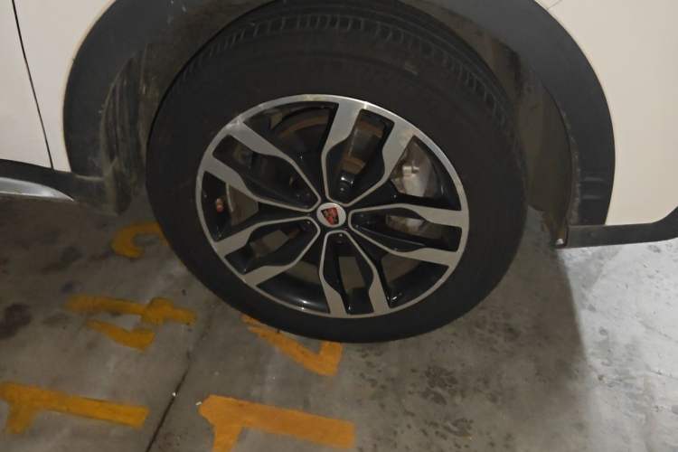 Used Roewe RX5 2016 20T Two-Wheel Drive Automatic Internet Smart Edition Right Front Wheel Hub