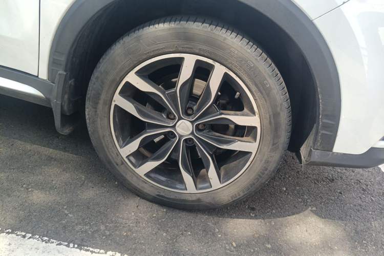 Used Roewe RX5 2016 20T Two-Wheel Drive Manual Transmission Internet Smart Edition Right Front Wheel Hub