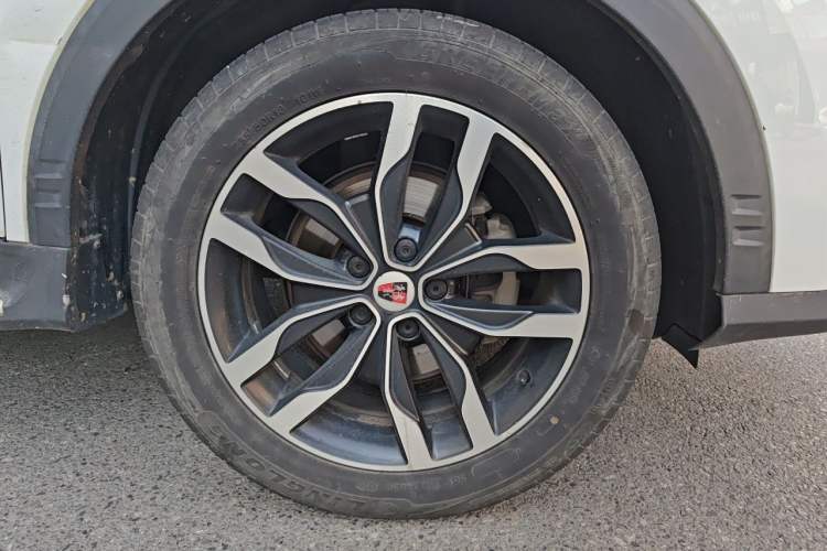 Used Roewe RX5 2016 20T Two-Wheel Drive Automatic Internet Smart Edition Right Front Wheel Hub