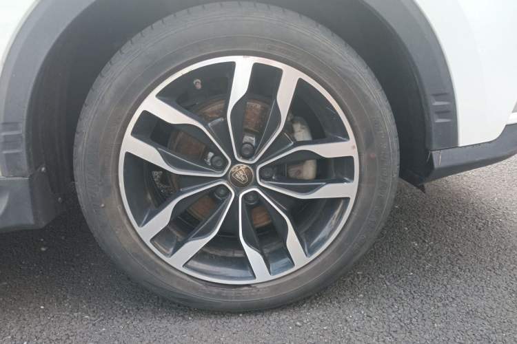 Used Roewe RX5 2016 30T Two-Wheel Drive Automatic Internet Smart Edition Right Front Wheel Hub