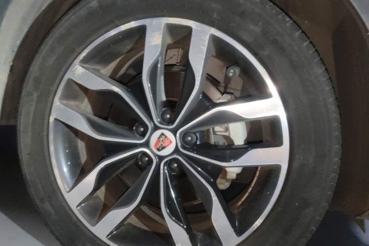 Used Roewe RX5 2016 20T Two-Wheel Drive Automatic Internet Smart Edition Right Front Wheel Hub