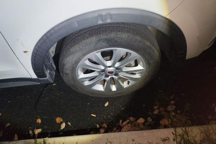 Used Roewe RX5 2016 20T Two-Wheel Drive Automatic Flagship Edition Right Front Wheel Hub