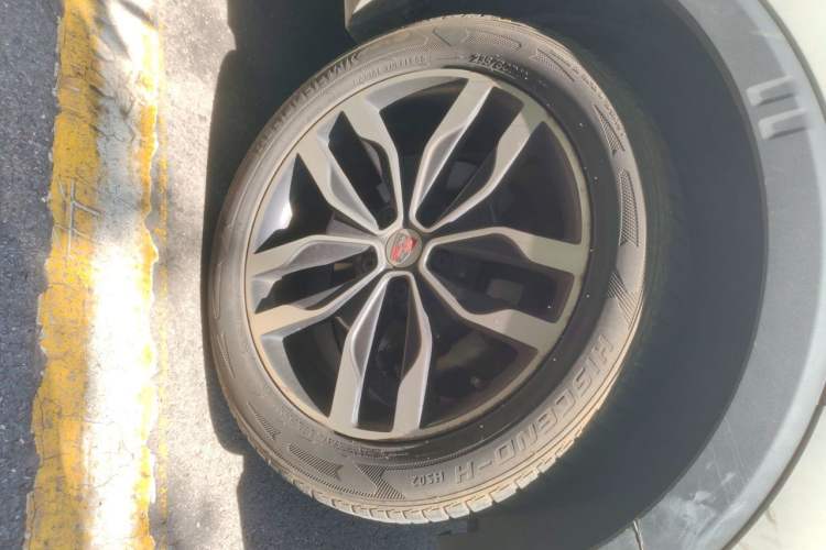 Used Roewe RX5 2016 20T Two-Wheel Drive Automatic Internet Smart Edition Right Front Wheel Hub