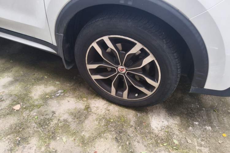 Used Roewe RX5 2016 20T Two-Wheel Drive Automatic Internet Smart Edition Right Front Wheel Hub