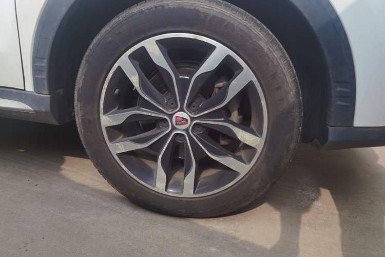 Used Roewe RX5 2016 20T Two-Wheel Drive Automatic Internet Smart Edition Right Front Wheel Hub