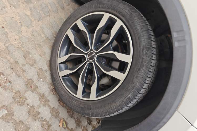 Used Roewe RX5 2016 20T Two-Wheel Drive Manual Transmission Internet Smart Edition Right Front Wheel Hub