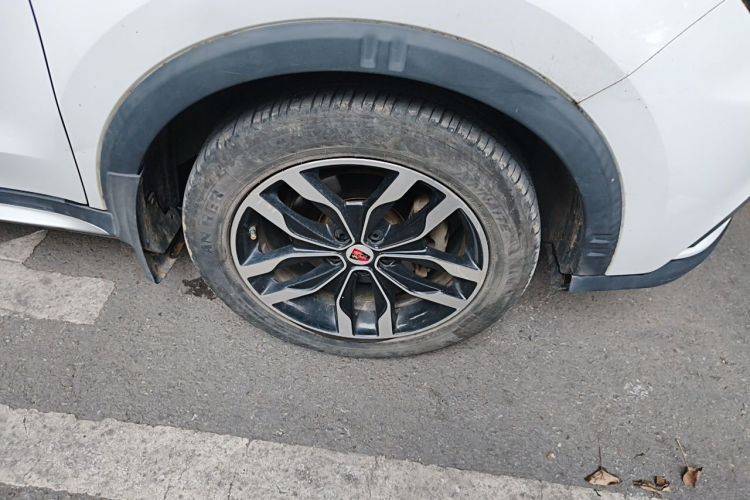 Used Roewe RX5 2016 20T Two-Wheel Drive Automatic Internet Smart Edition Right Front Wheel Hub