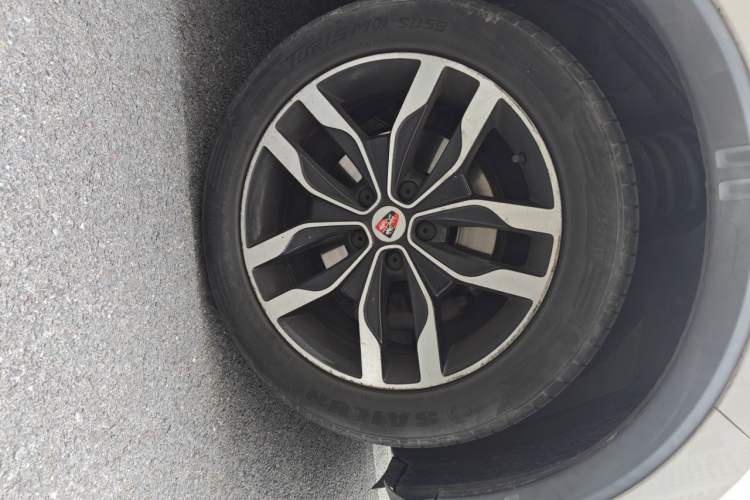Used Roewe RX5 2016 20T Two-Wheel Drive Automatic Internet Smart Edition Right Front Wheel Hub
